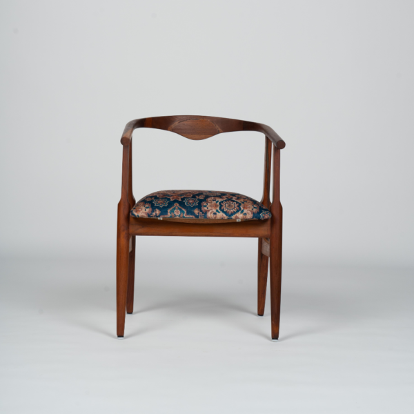 SLEEK DINING ARMCHAIR