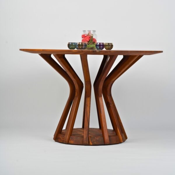 ROUND DINING TABLE